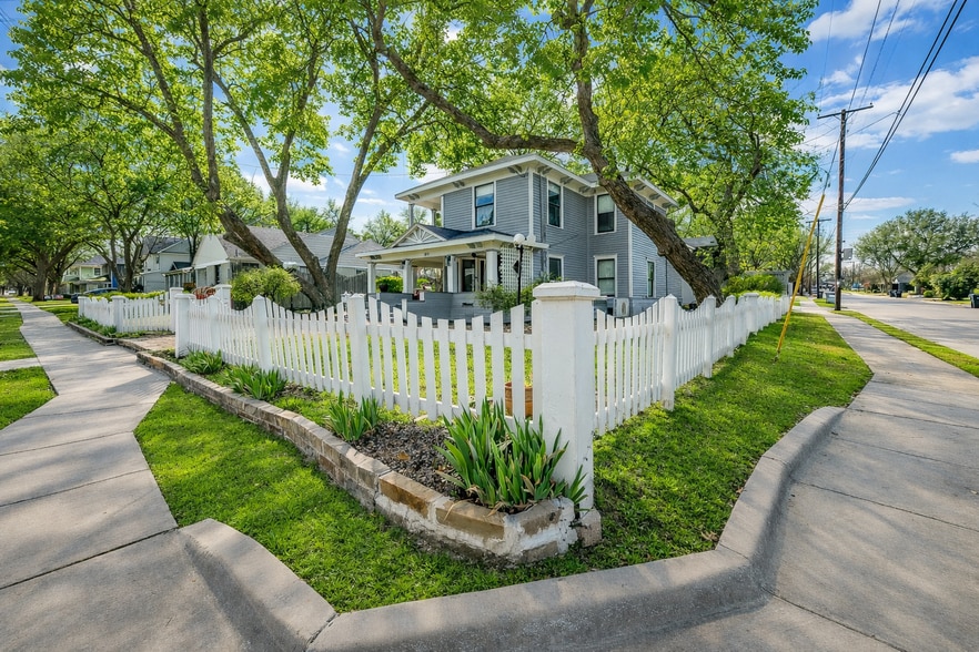 More Photos Of 811 N Church St, McKinney Hospitality For Sale