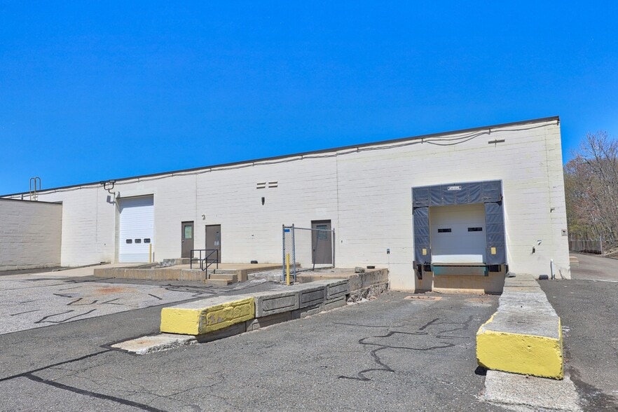 More Photos Of 562 Captain Neville Dr, Waterbury Manufacturing For Lease