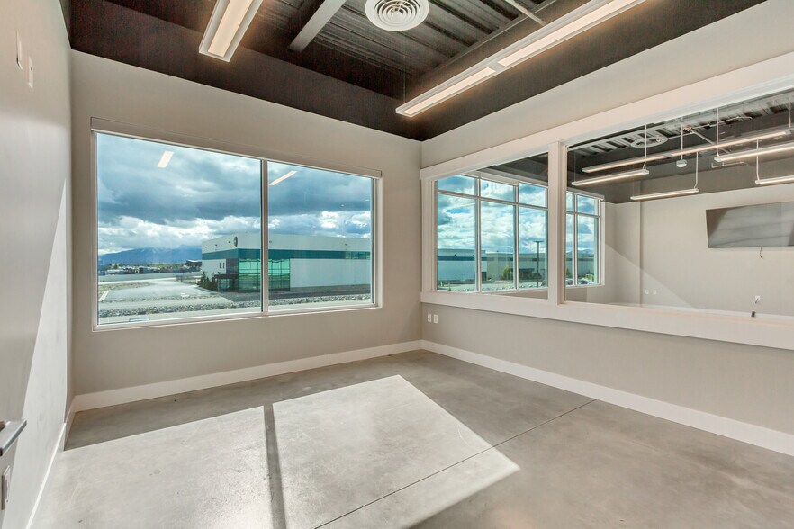 More Photos Of 3278 W 1150 S, Provo Office For Sale