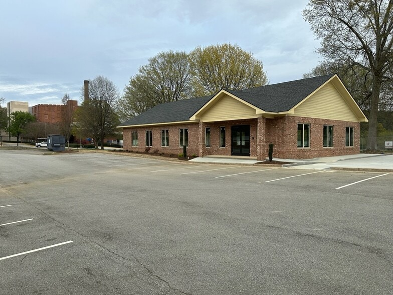 Primary Photo Of 1650 Jesse Jewell Pky SE, Gainesville Office For Lease