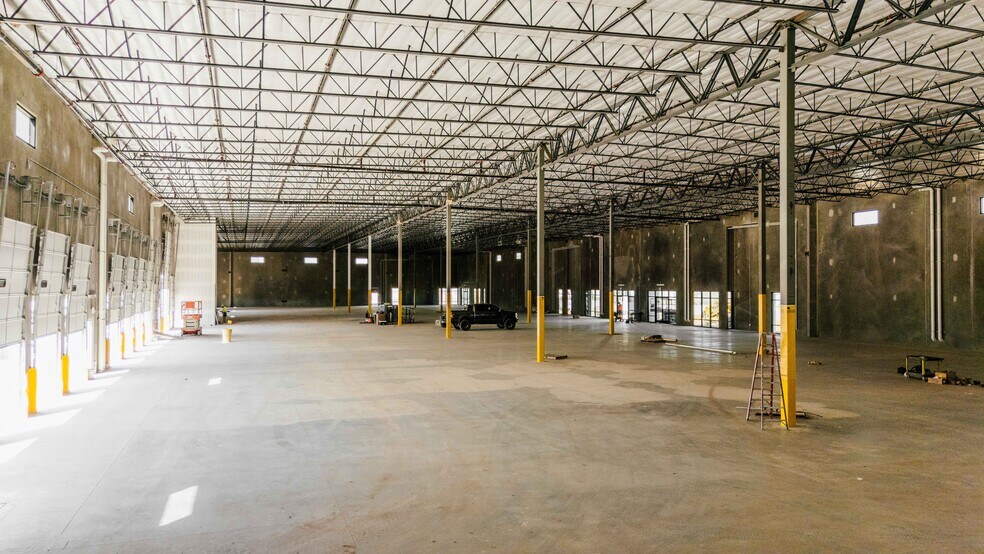 More Photos Of 1352 N Fiesta Blvd, Gilbert Distribution For Lease