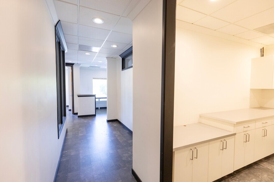 More Photos Of 3000 T St, Sacramento Office For Lease