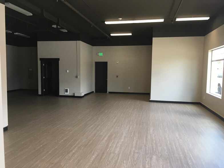 More Photos Of 4020-4025 NE 3rd Pl, Renton Storefront For Sale