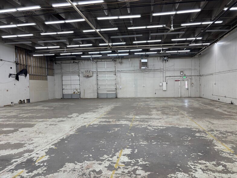 More Photos Of 3000-3066 S Platte River Dr, Englewood Warehouse For Lease