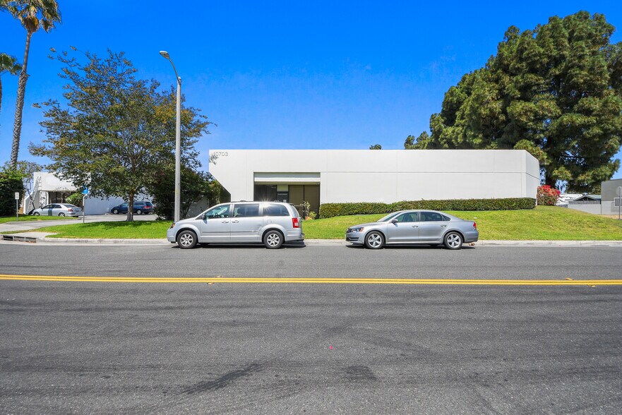 More Photos Of 10703 Progress Way, Cypress Office For Sale