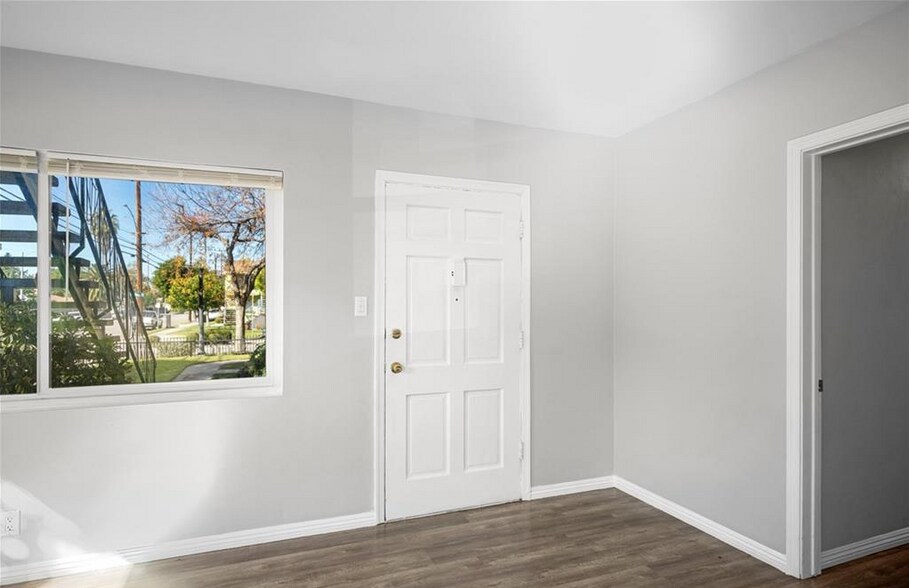 More Photos Of 198 W Elmwood Ave, Burbank Apartments For Sale