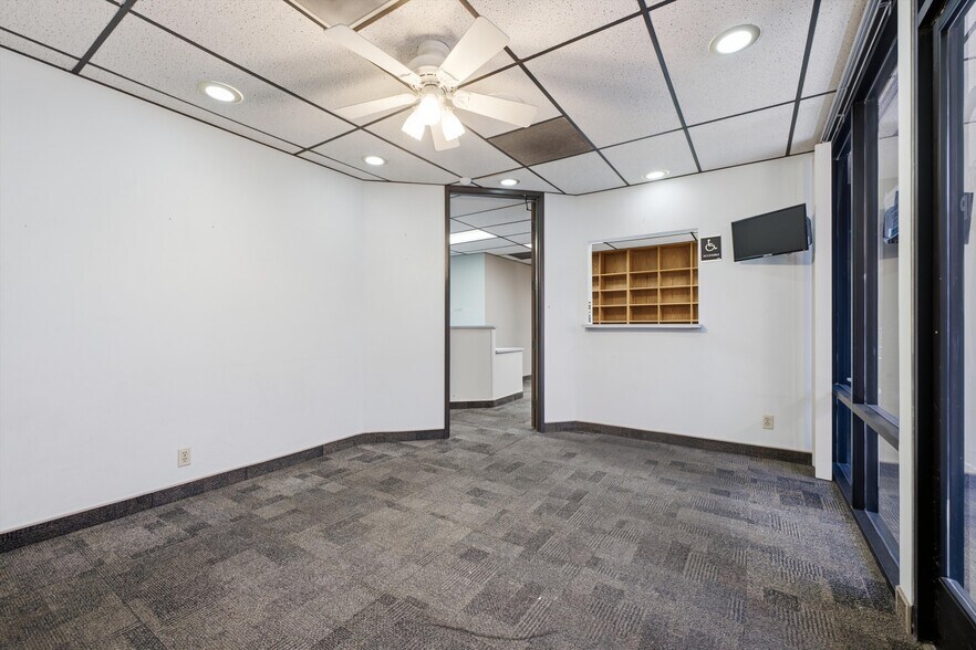 More Photos Of 1669 W Avenue J, Lancaster Medical For Lease