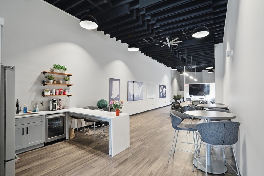 More Photos Of 164 E Jefferson St, Franklin Office For Sale