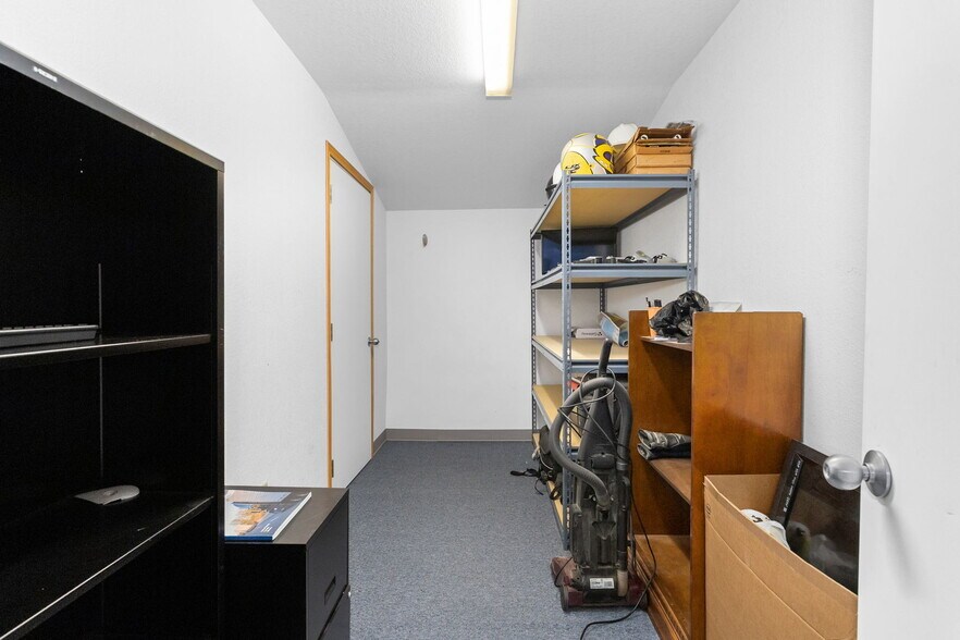 More Photos Of 169 Carol Dr, Pollok Flex For Sale