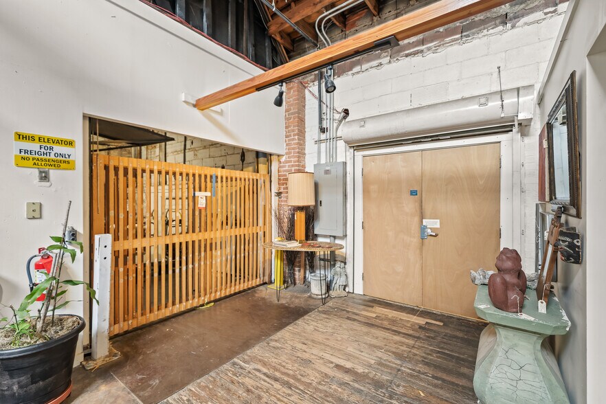 More Photos Of 3107-3111 Gillham Rd, Kansas City Storefront Retail Office For Sale