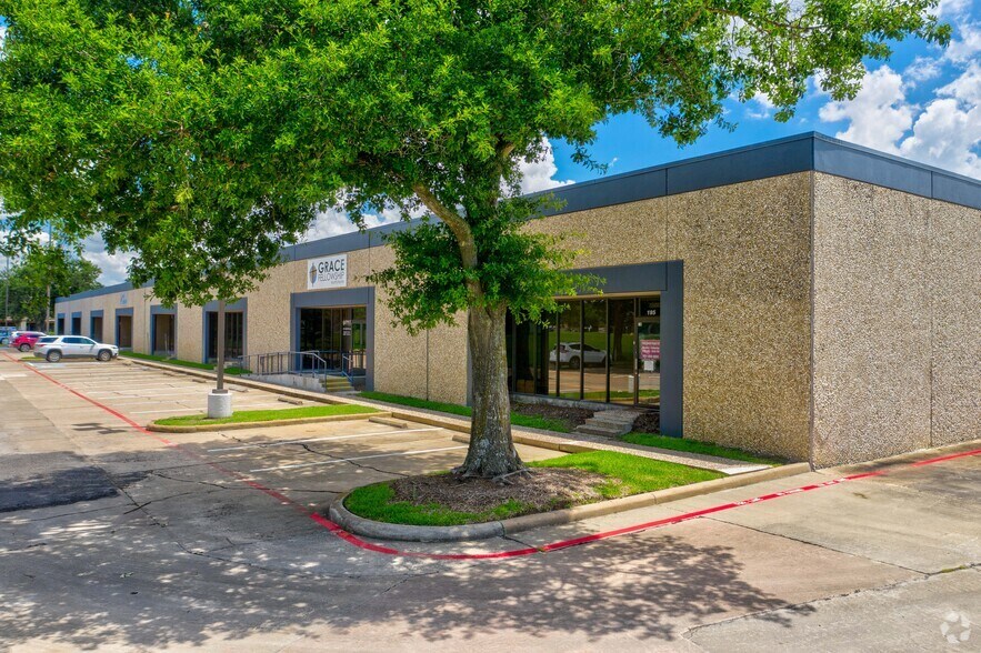 More Photos Of 19407 Park Row, Houston Warehouse For Lease