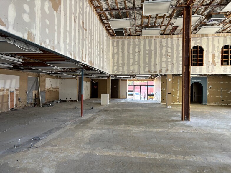 More Photos Of 499 Alvarado St, Monterey Freestanding For Lease