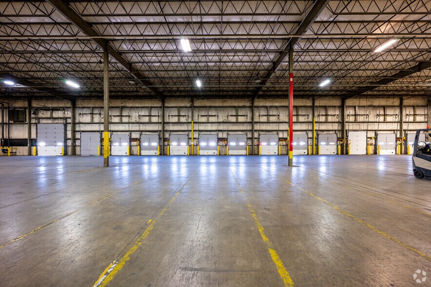 More Photos Of 2580 S 30th St, Lafayette Warehouse For Lease
