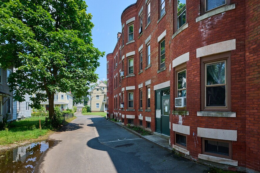 More Photos Of 18 Orchard St, Northampton Apartments For Sale