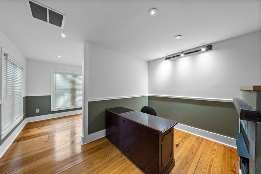More Photos Of 3 Mapleton Rd, Princeton Office For Sale