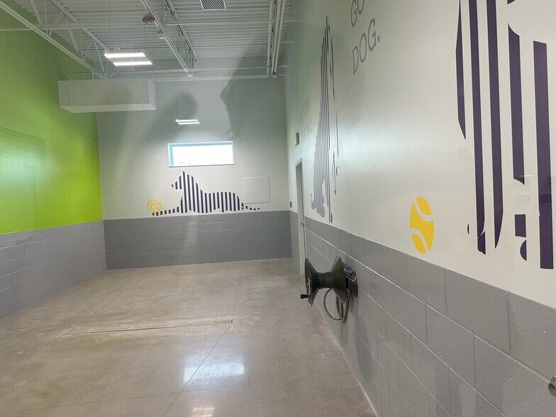 More Photos Of 6335 15 Mile Rd, Sterling Heights Freestanding For Sale