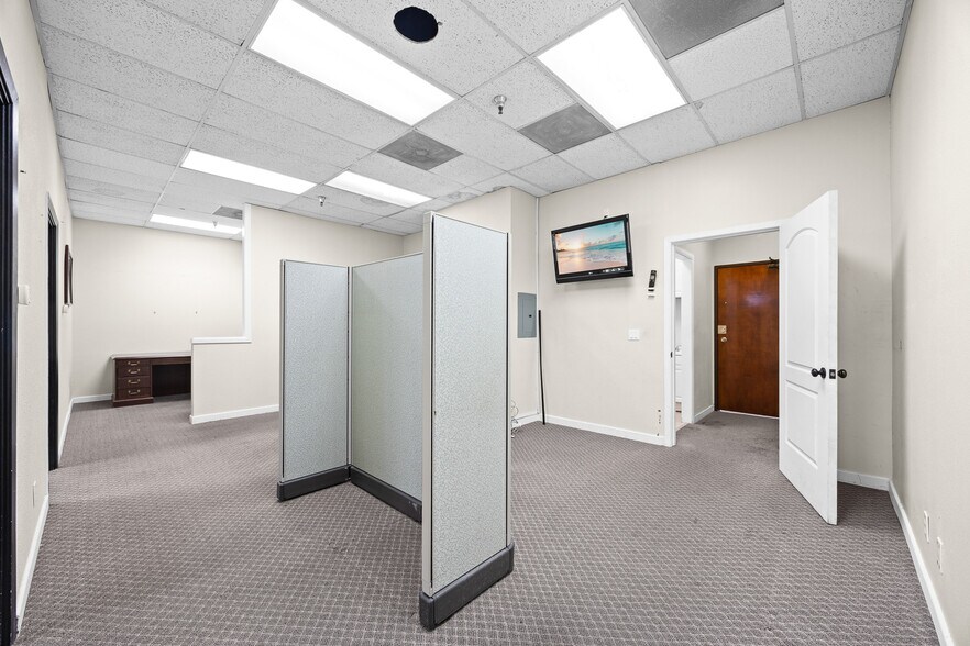 More Photos Of 300 S Garfield Ave, Monterey Park Office For Sale