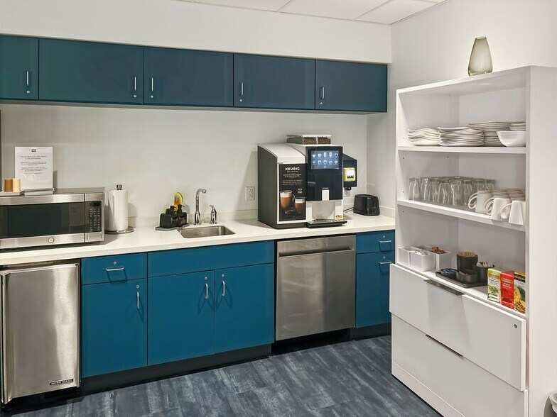 More Photos Of 1110 Montlimar Dr, Mobile Coworking Space