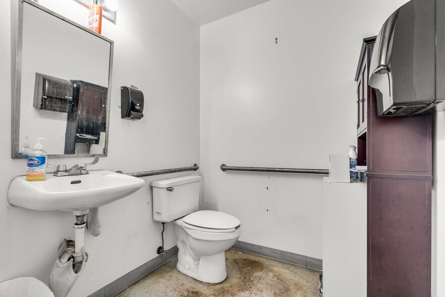 More Photos Of 3709 Interstate Park Rd S, Riviera Beach Light Manufacturing For Sale