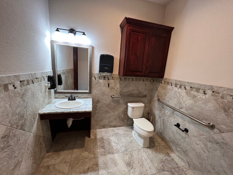 More Photos Of 2131 E Kirkwood Blvd, Southlake Office For Lease