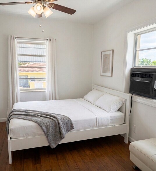 More Photos Of 2463 Dewey St, Hollywood Multifamily For Sale