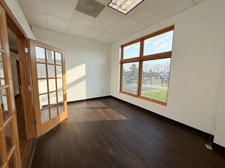 More Photos Of 4131-4133 N Perryville Rd, Loves Park Storefront Retail Office For Lease