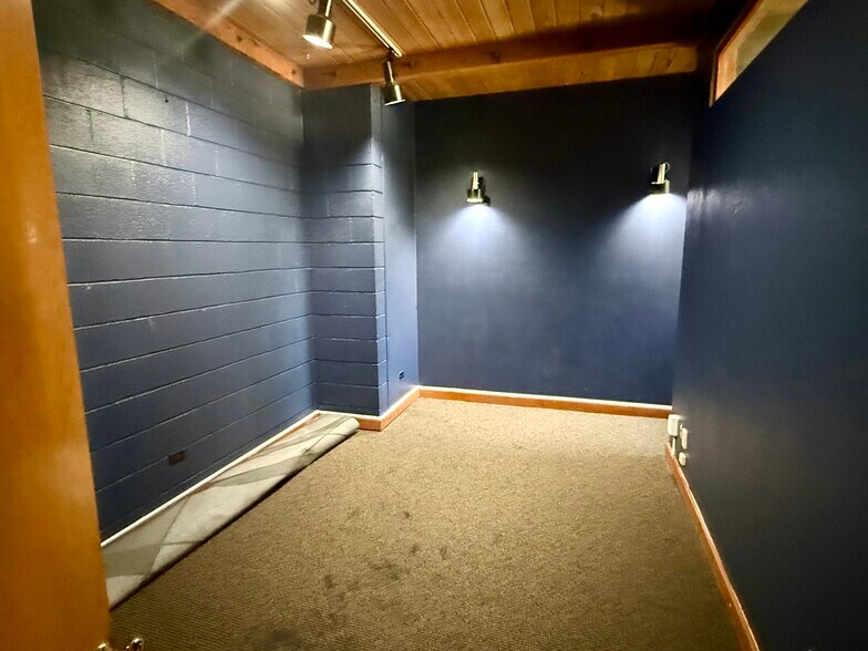 More Photos Of 1158 High St, Eugene Office For Lease