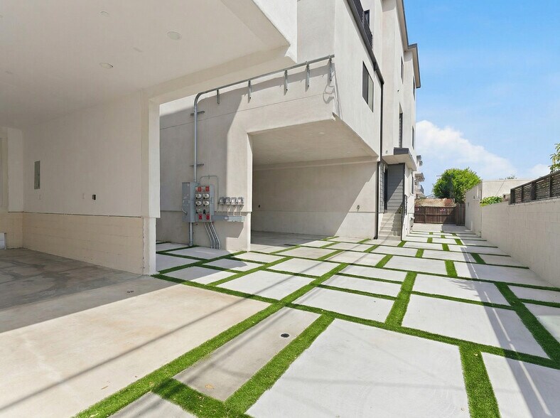 More Photos Of 5075 Pickford St, Los Angeles Apartments For Sale
