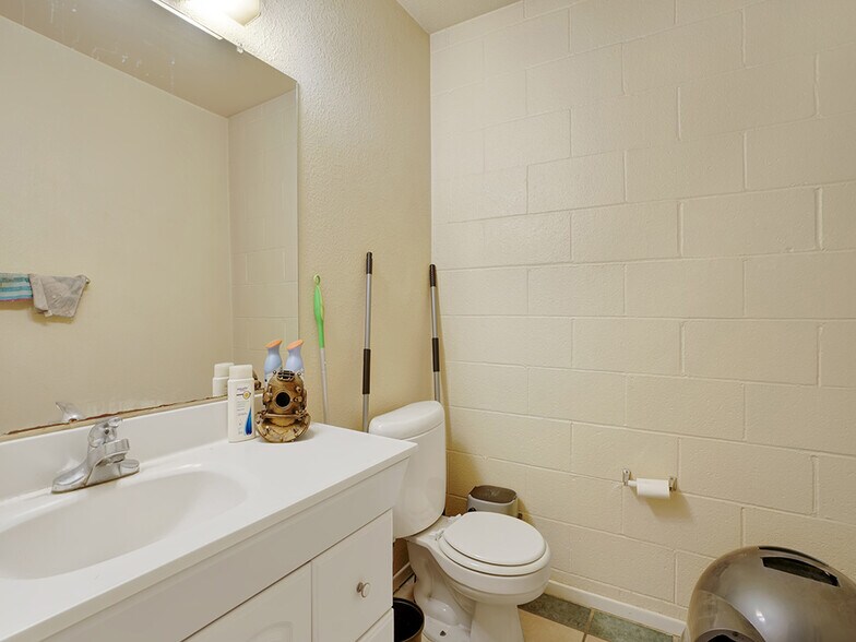 More Photos Of 4124-4126 E Anaheim St, Long Beach General Retail For Sale