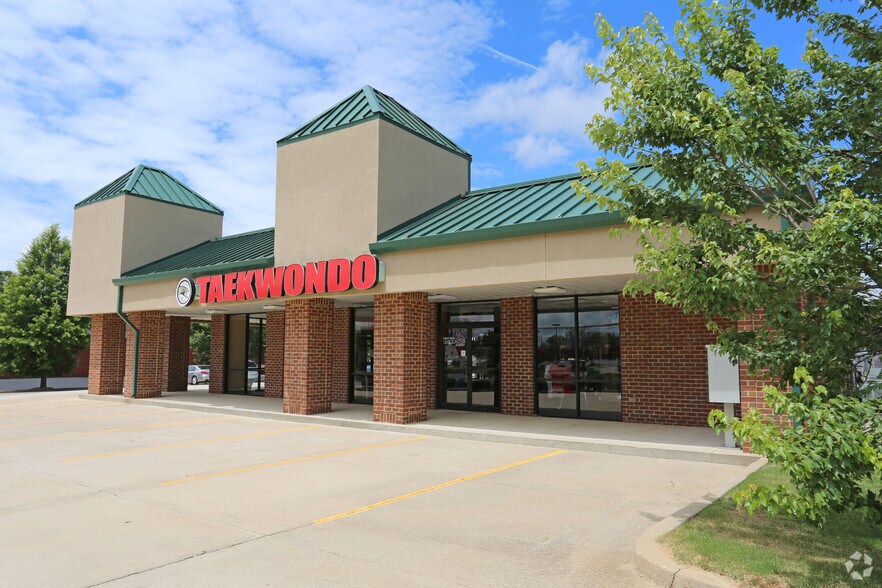 More Photos Of 2750-2770 Bell Rd, Montgomery Storefront For Sale