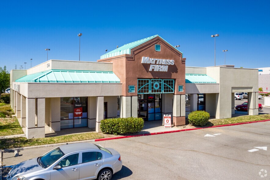 More Photos Of 12480 Amargosa Rd, Victorville Freestanding For Lease