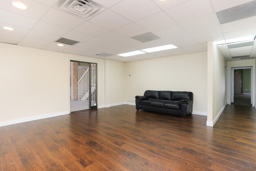 More Photos Of 4139 Gardendale St, San Antonio Office For Sale