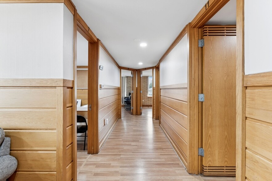 More Photos Of 506 College St W, Fayetteville Office Residential For Sale