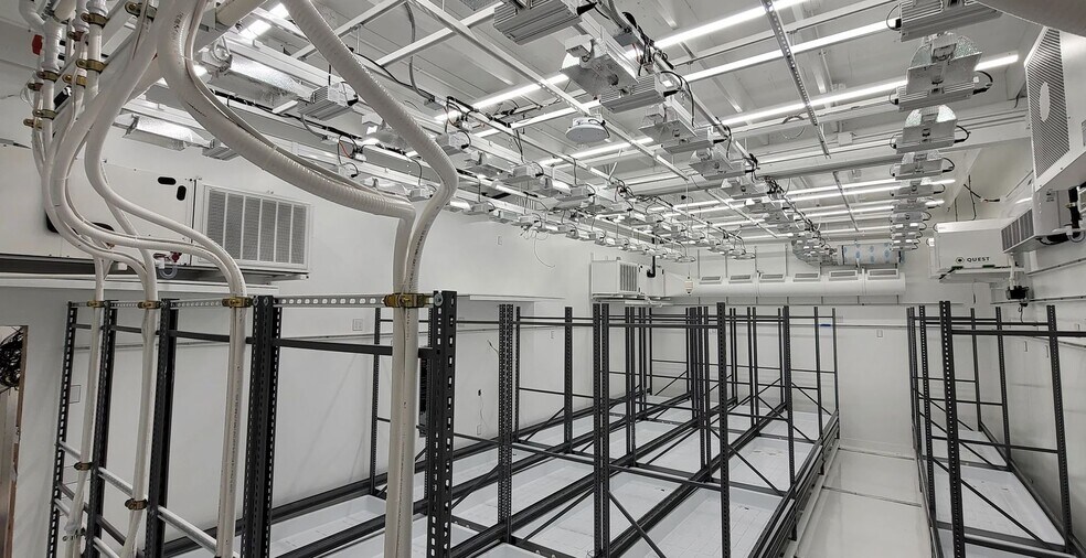 More Photos Of 4701-4703 NE Portland Hwy, Portland Warehouse For Sale