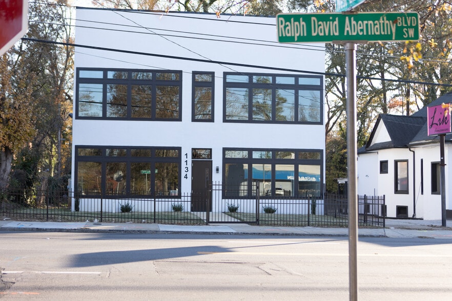 Primary Photo Of 1134 Ralph David Abernathy Blvd, Atlanta Storefront Retail Office For Lease