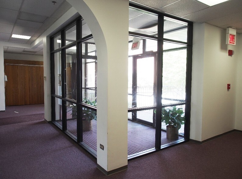 More Photos Of 329-331 S York Rd, Bensenville Daycare Center For Lease