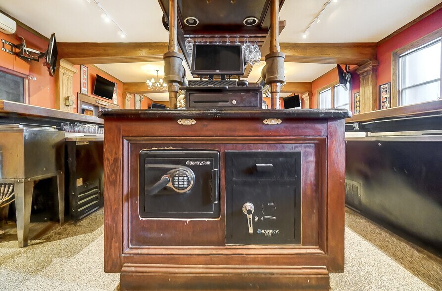 More Photos Of 126 W High St, Springfield Lodge Meeting Hall For Sale