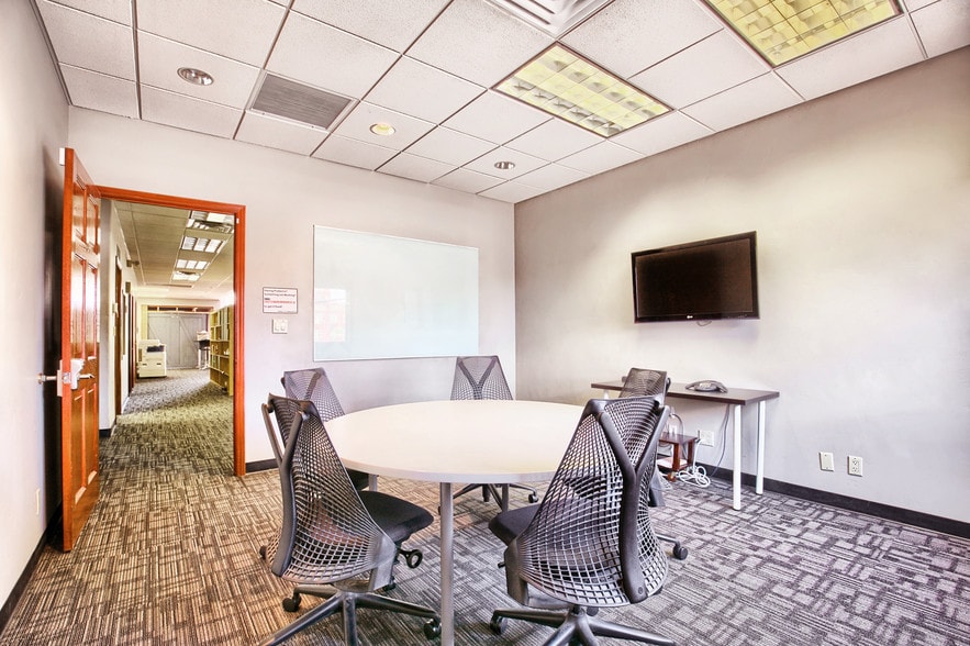 More Photos Of 317 S 6th St, Las Vegas Office For Sale