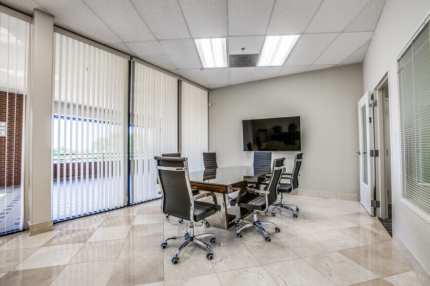 More Photos Of 800-820 W Spring Creek Pky, Plano Coworking Space