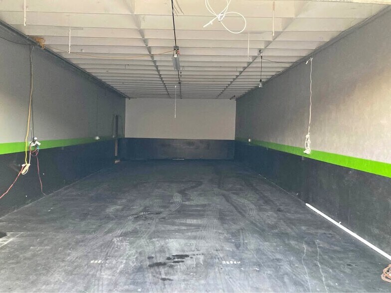 More Photos Of 415 Bonito Ave, Long Beach Showroom For Lease