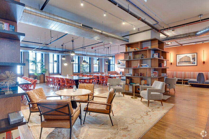 More Photos Of 125 S Clark St, Chicago Loft Creative Space For Lease