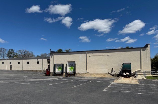 More Photos Of 160-180 Weymouth St, Rockland Light Distribution For Lease