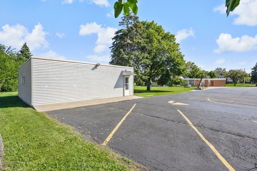 More Photos Of 800 Beau Drive, Des Plaines Religious Facility For Sale