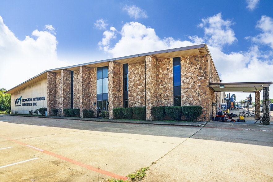 More Photos Of 3702 Knapp Rd, Pearland Warehouse For Lease