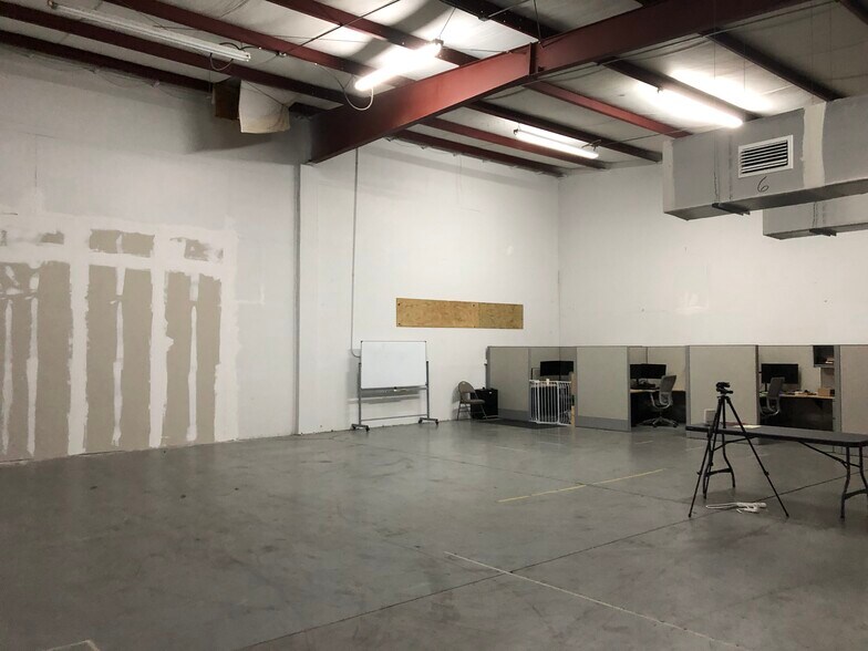 More Photos Of 1335 Bennett Dr, Longwood Warehouse For Lease
