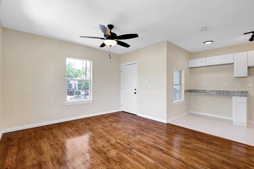 More Photos Of 834 W Russell Pl, San Antonio Apartments For Sale