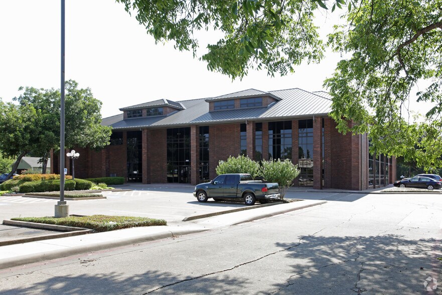 Primary Photo Of 820 Ferris Ave, Waxahachie Office For Sale