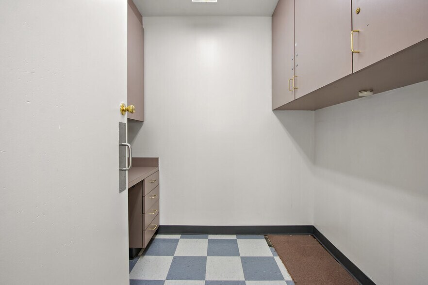 More Photos Of 601 Ferry St, Martinez Bank For Lease