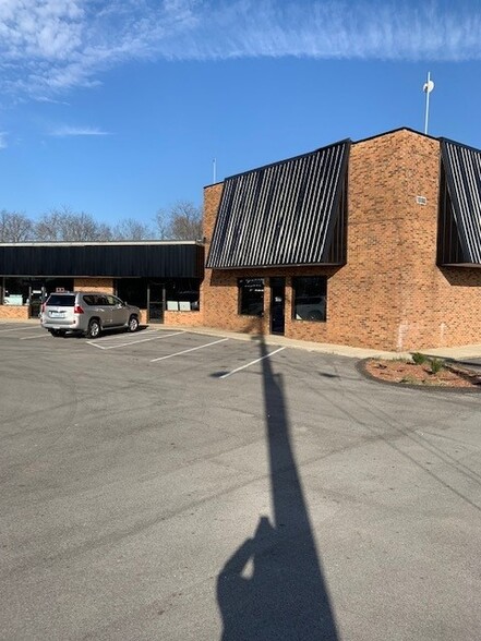More Photos Of 2015 Family Cir, Lexington Freestanding For Lease
