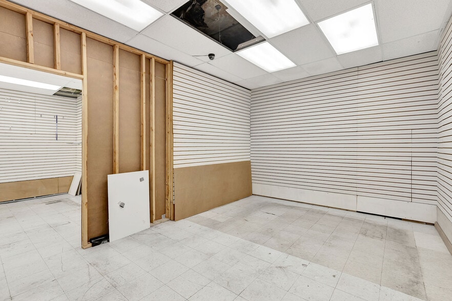 More Photos Of 925 E McMillan St, Cincinnati Storefront For Lease